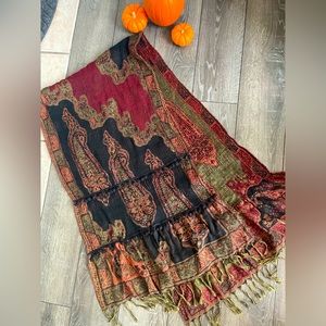 🤎Beautiful multi-color scarf/wrap with fringe/pompom details. Brand unknown 🤎